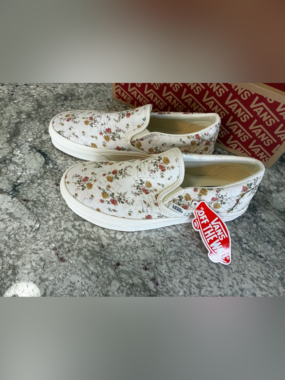 Women’s Vans Cream Slip-On Sneakers with Floral/Marshmallow  print - Picture 10 of 16